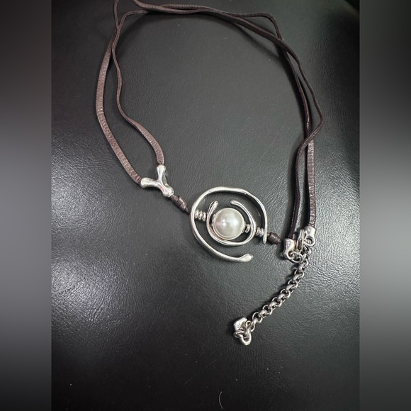 UNOde50 necklace with leather and pearl - Picture 4 of 4